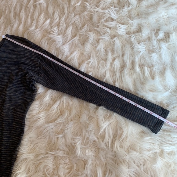 Misope Woman’s Blue and Beige Scoop Neck Long Sleeve T-Shirt Size Medium - Picture 6 of 7